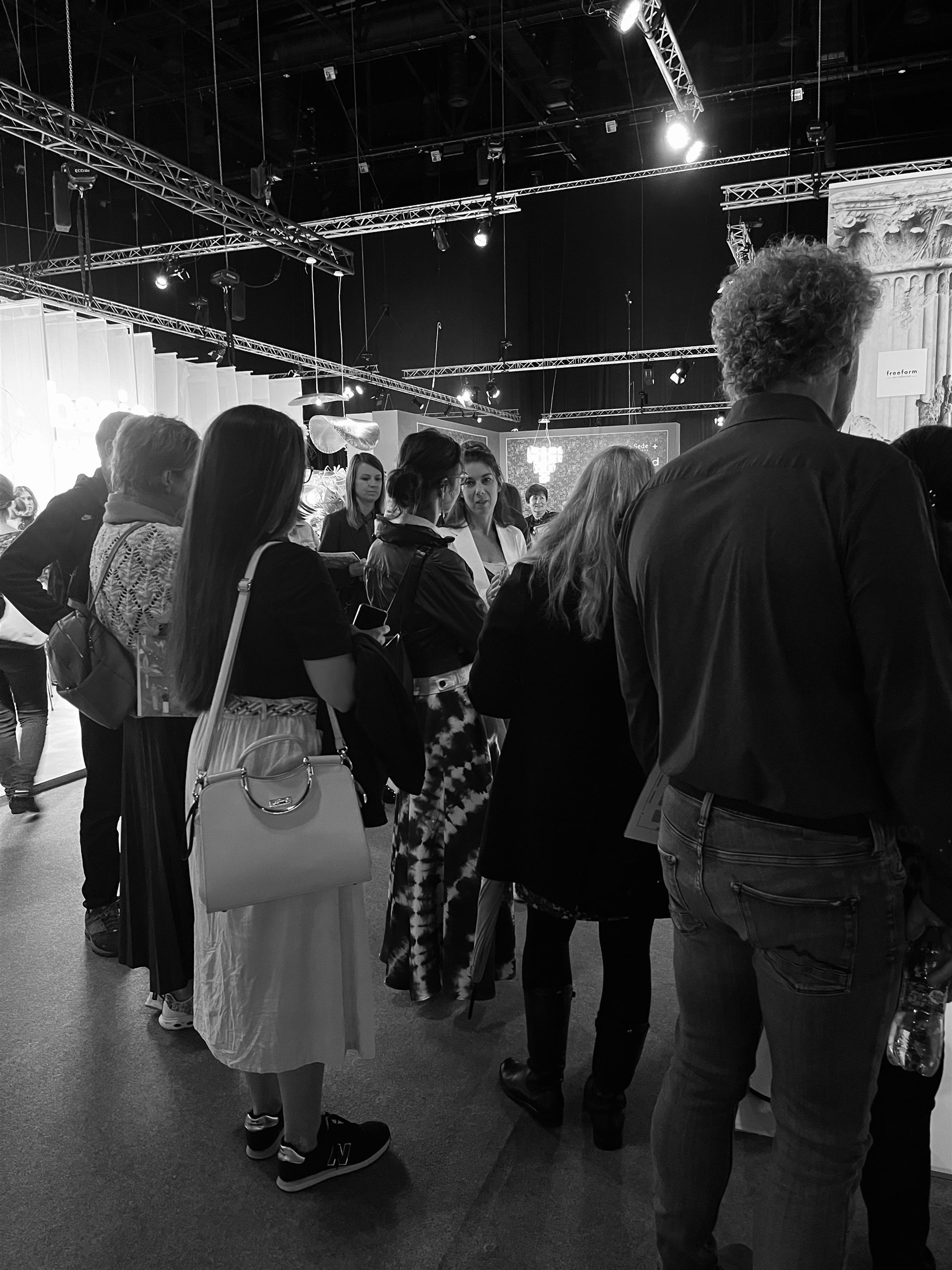 Crowds gathering around the freeform booth at S/ALON Budapest